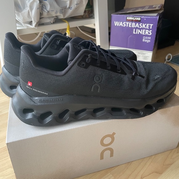 ON CLOUDTILT Shoes size 9 main image 2